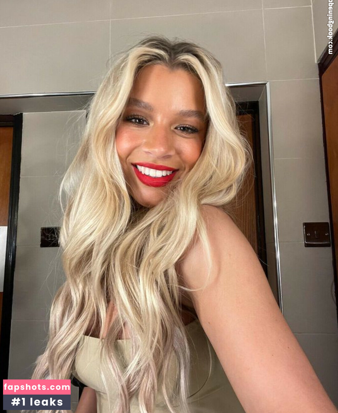 Molly Rainford gallery photo #75