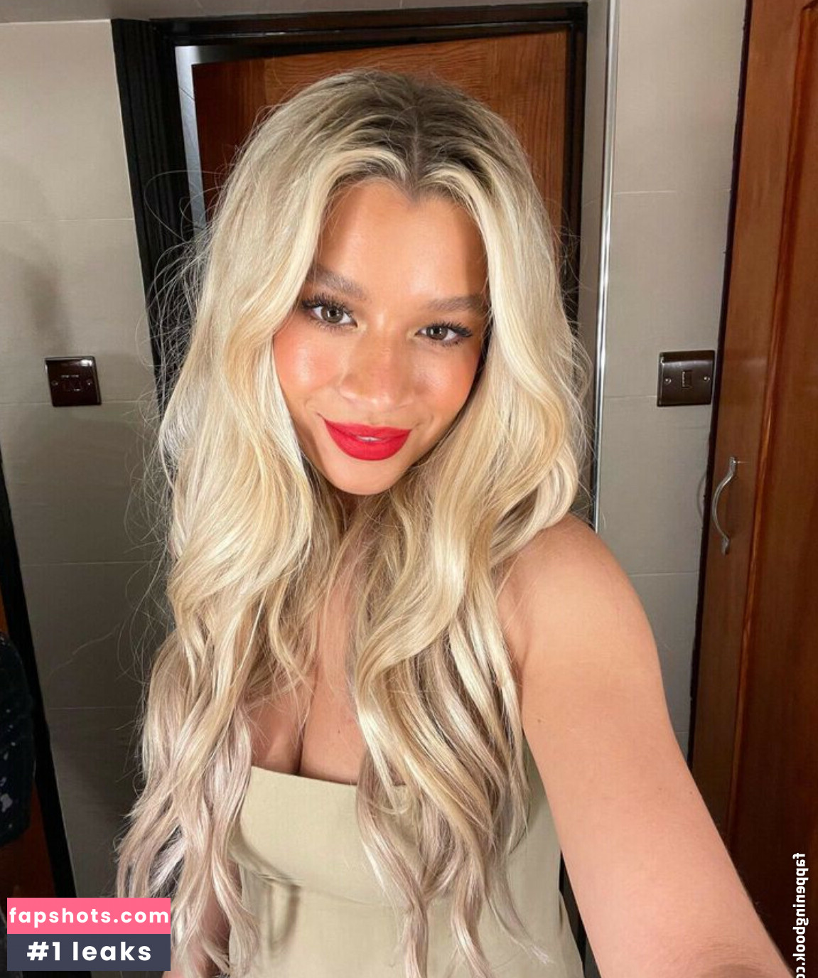 Molly Rainford gallery photo #76