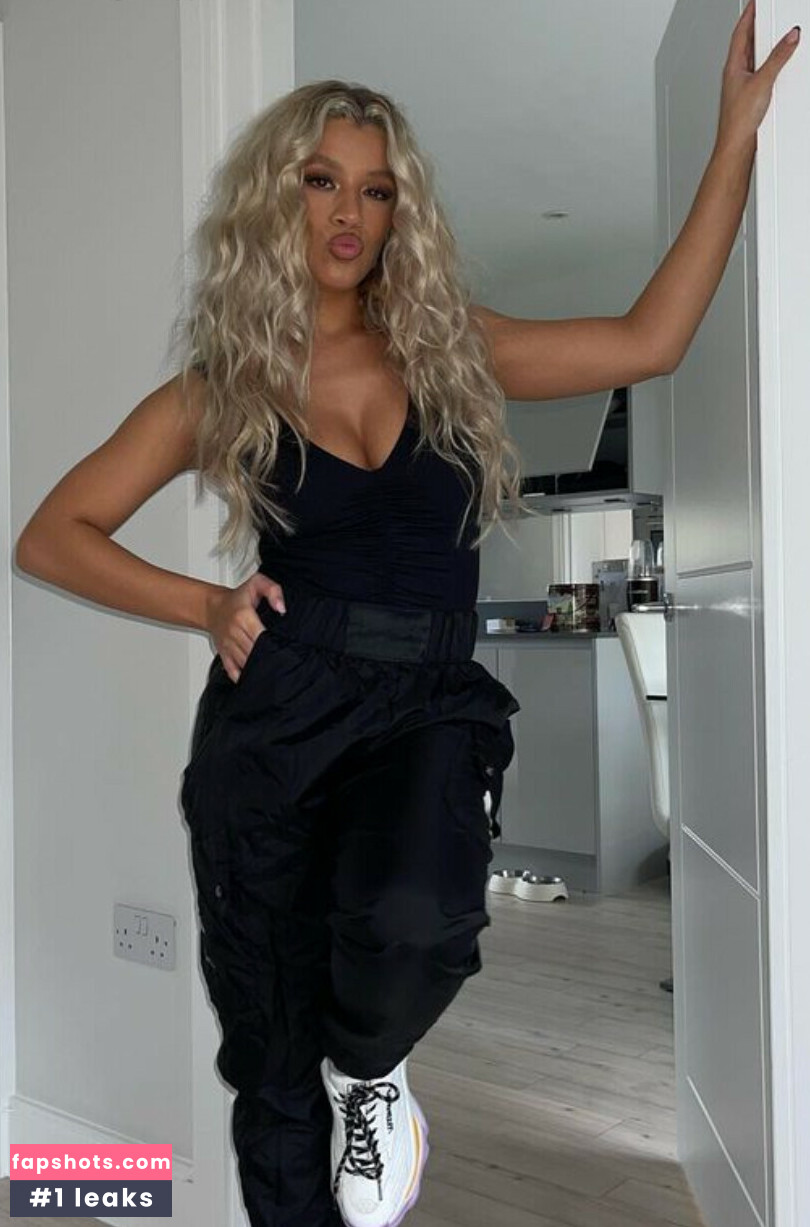 Molly Rainford gallery photo #77