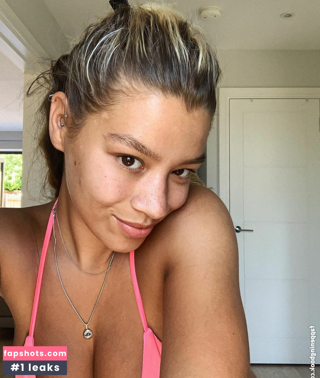 Molly Rainford gallery photo #82