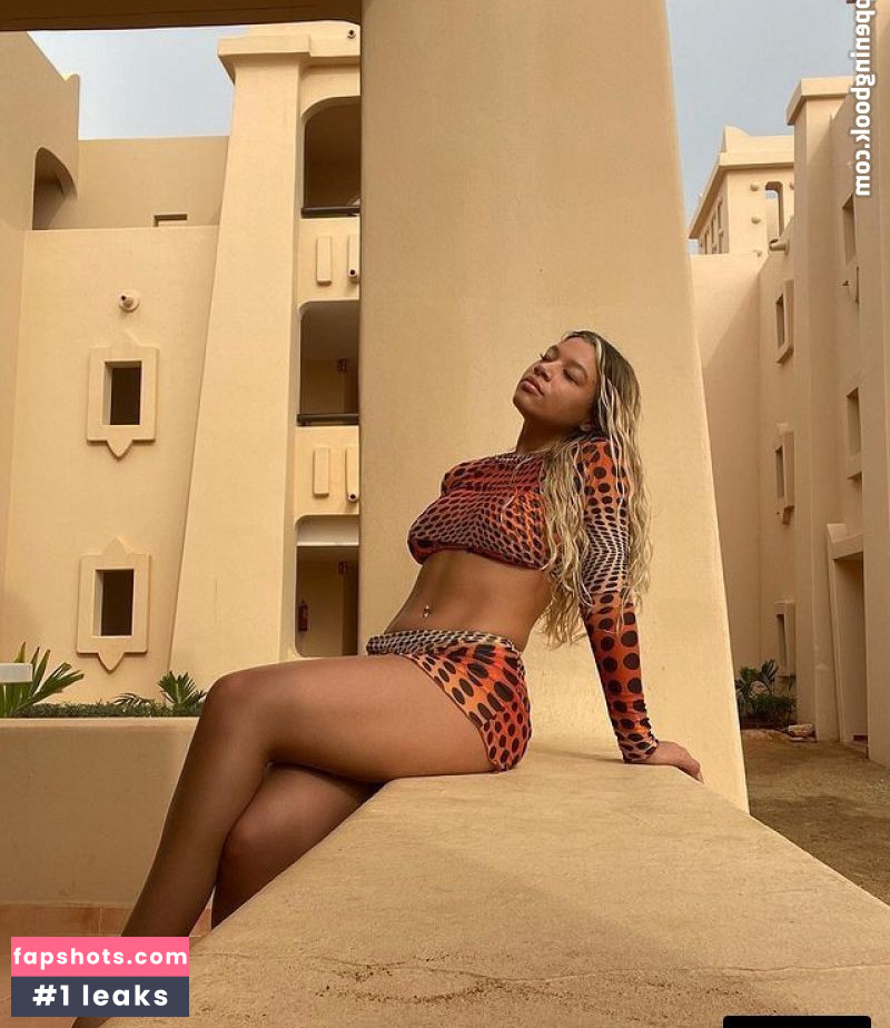 Molly Rainford gallery photo #89