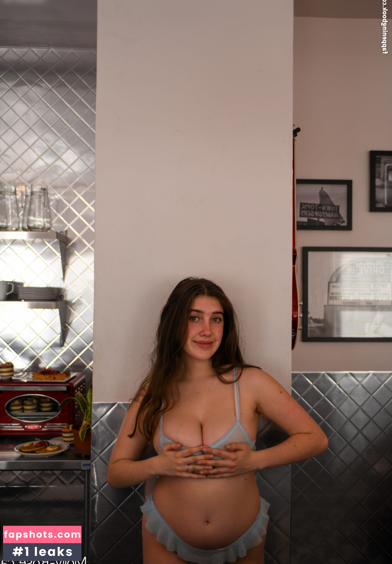 Molly Rose gallery photo #3