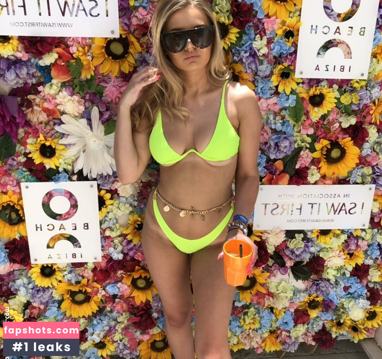 Molly Stirk gallery photo #9