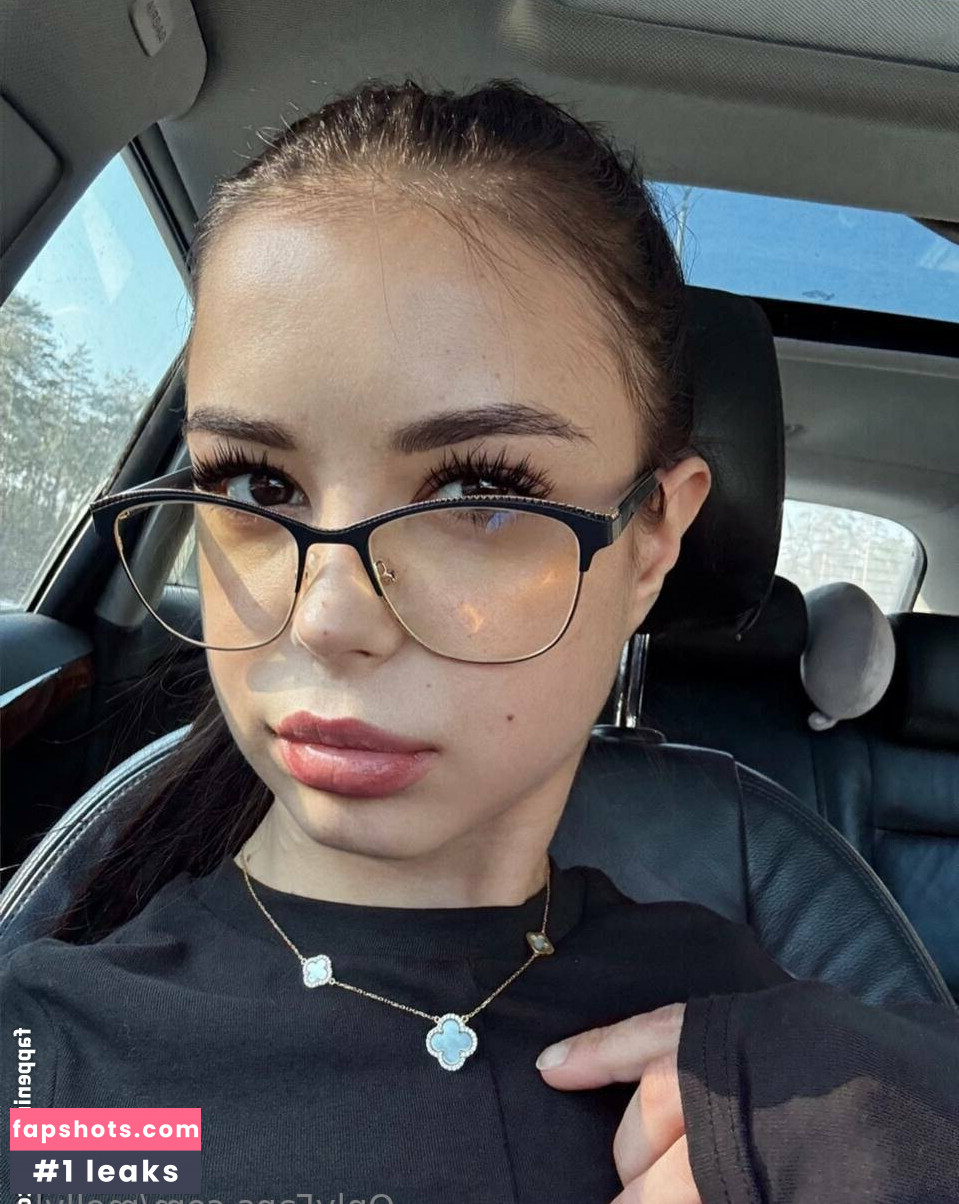 Mollylo nude babe gallery