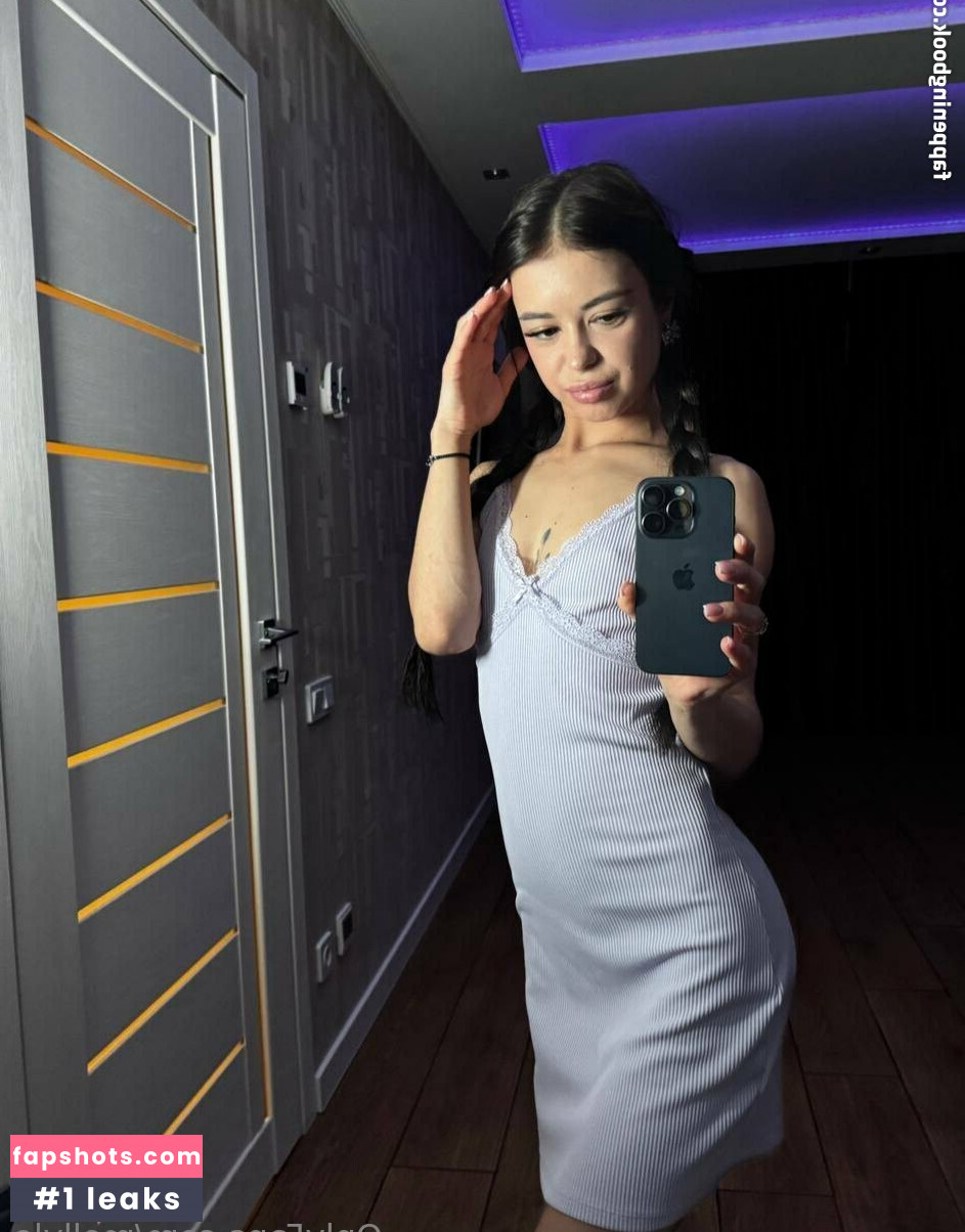 Mollylo gallery photo #20