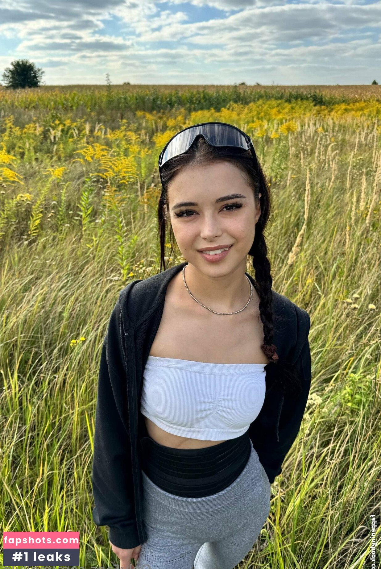 Mollylo gallery photo #4