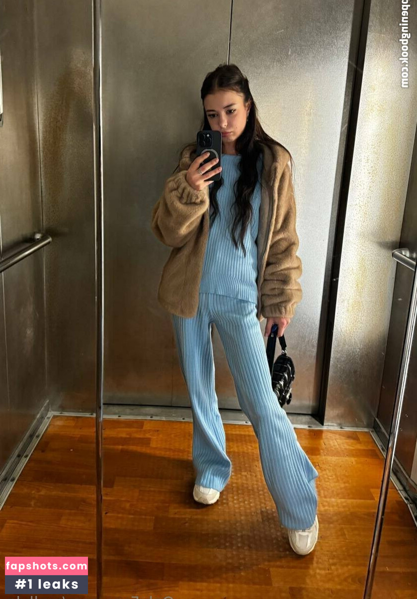 Mollylo gallery photo #33