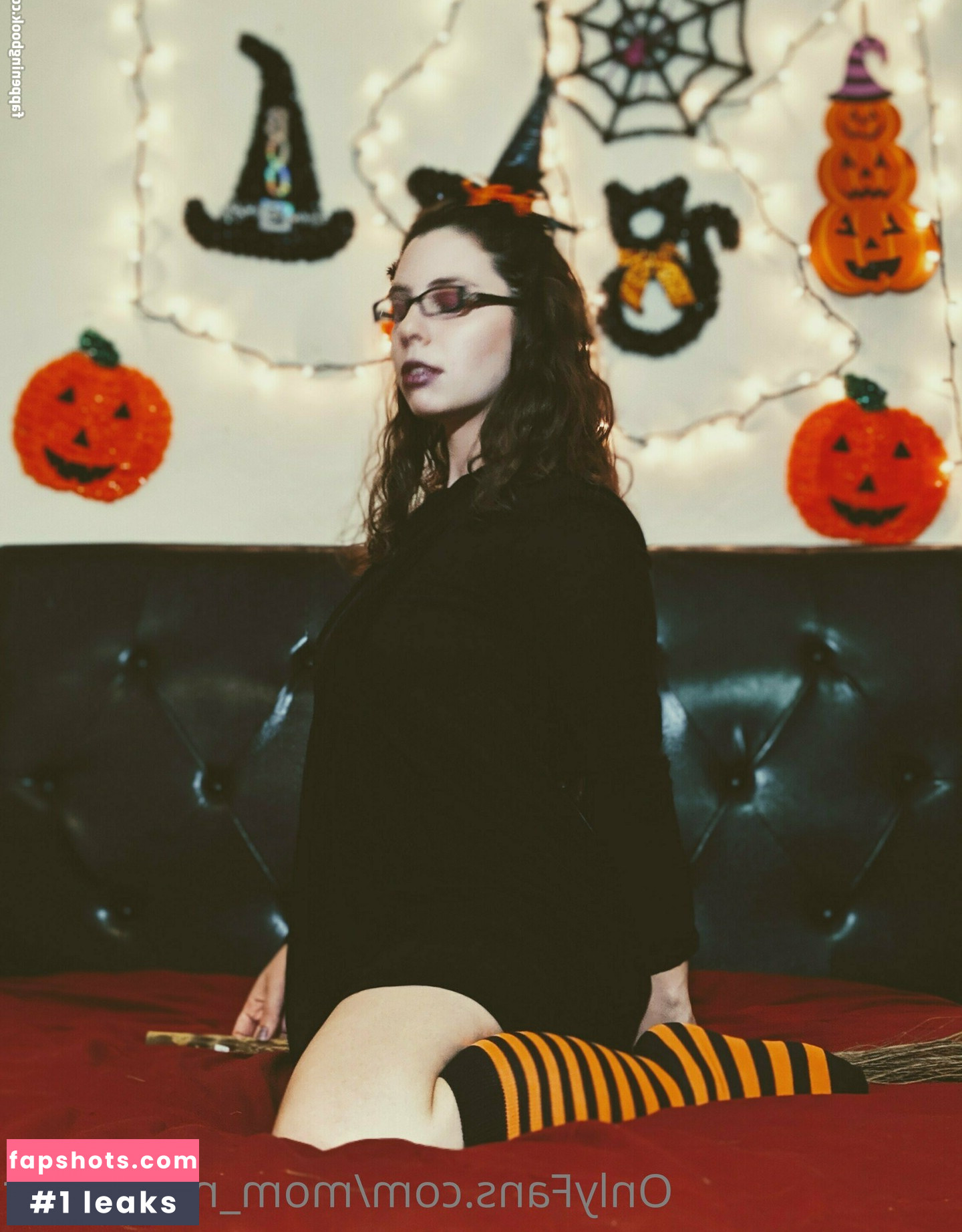 mom_next_door gallery photo #24