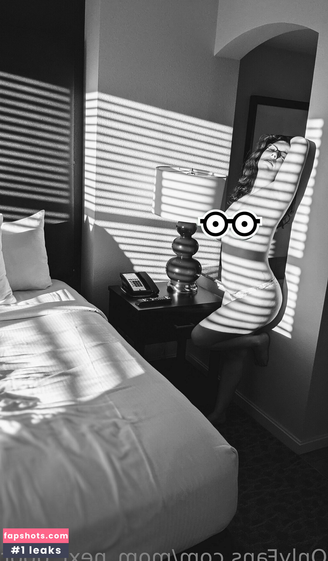 mom_next_door gallery photo #5