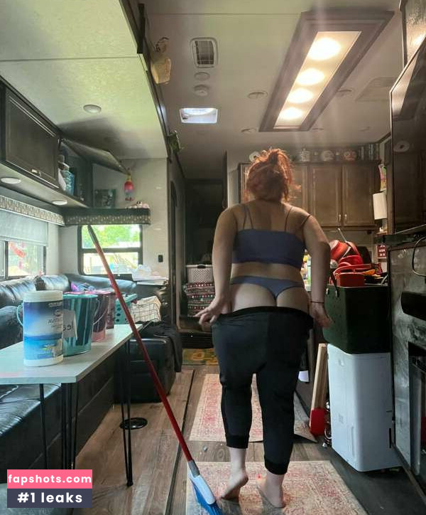 MommaMJ gallery photo #5