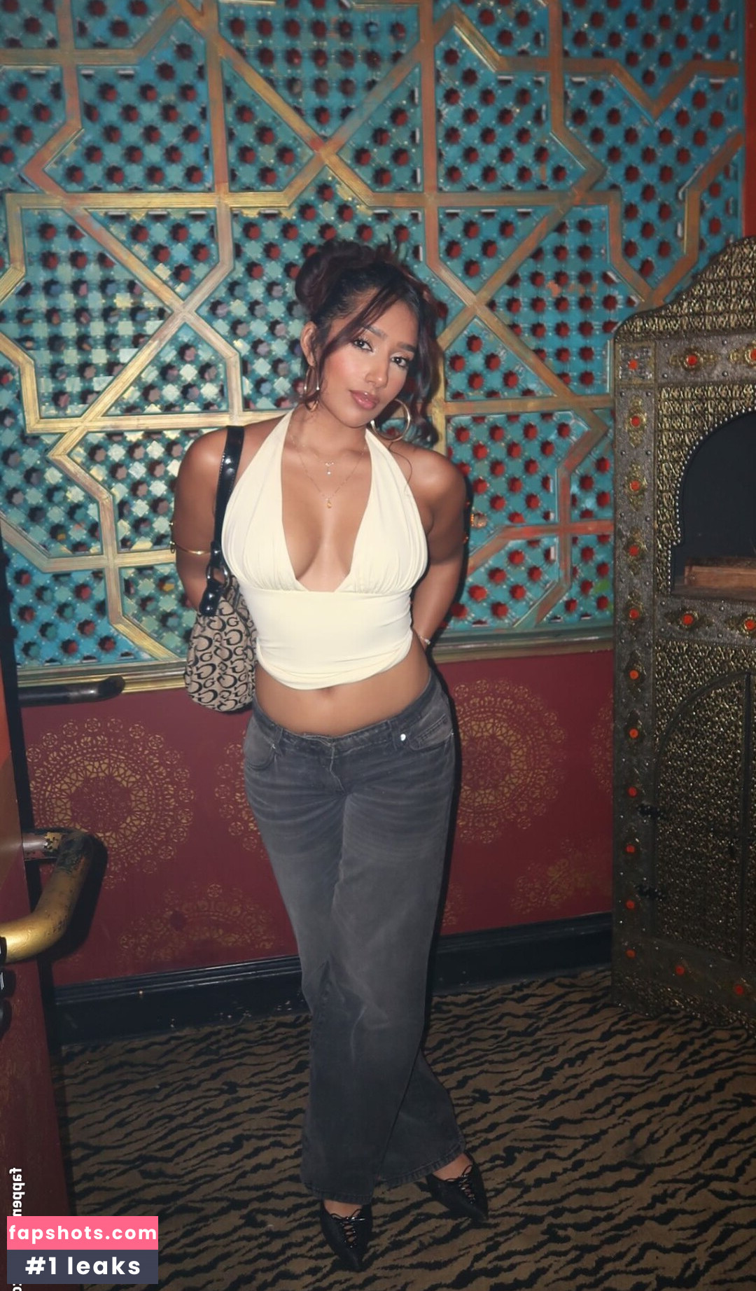 momunniee gallery photo #2