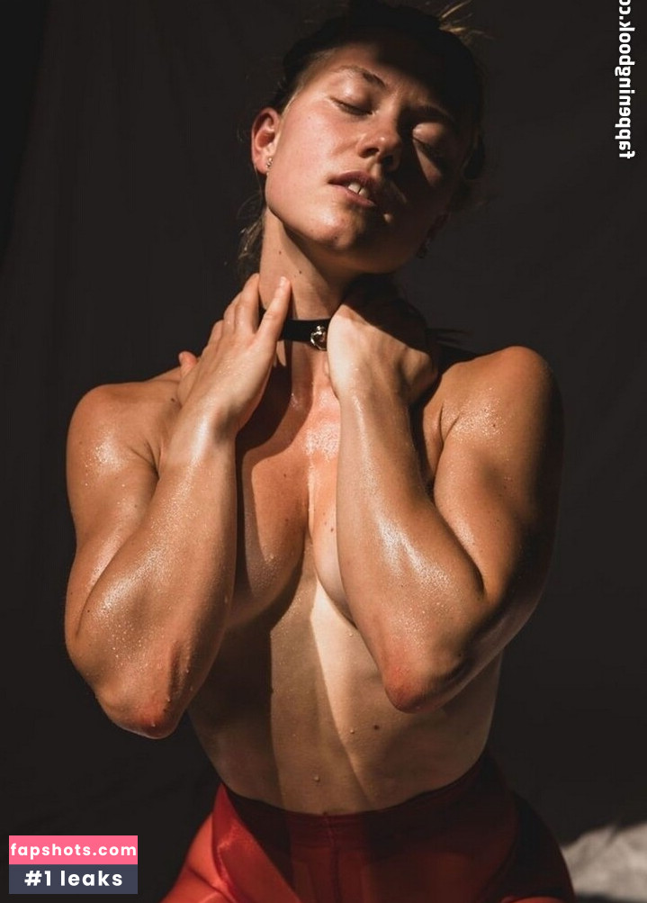 Mona Huygelen gallery photo #45