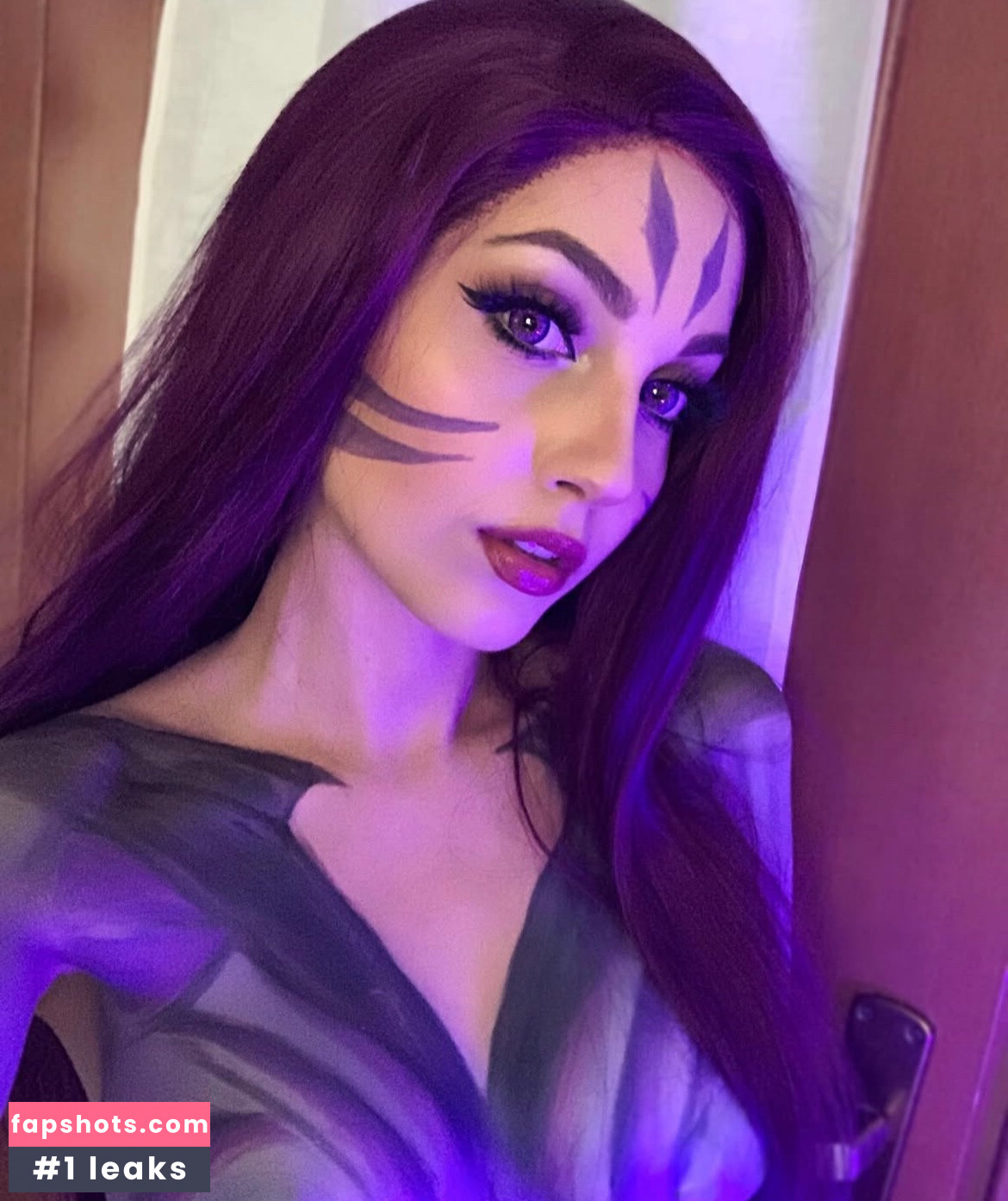 Mona Schon gallery photo #3