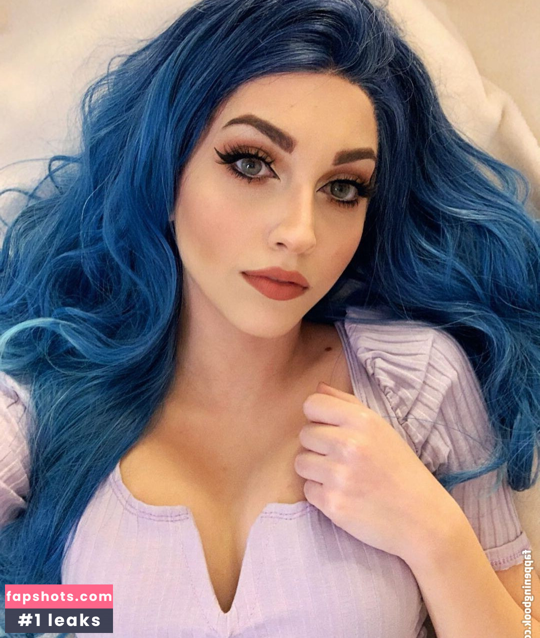 Mona Schon gallery photo #38