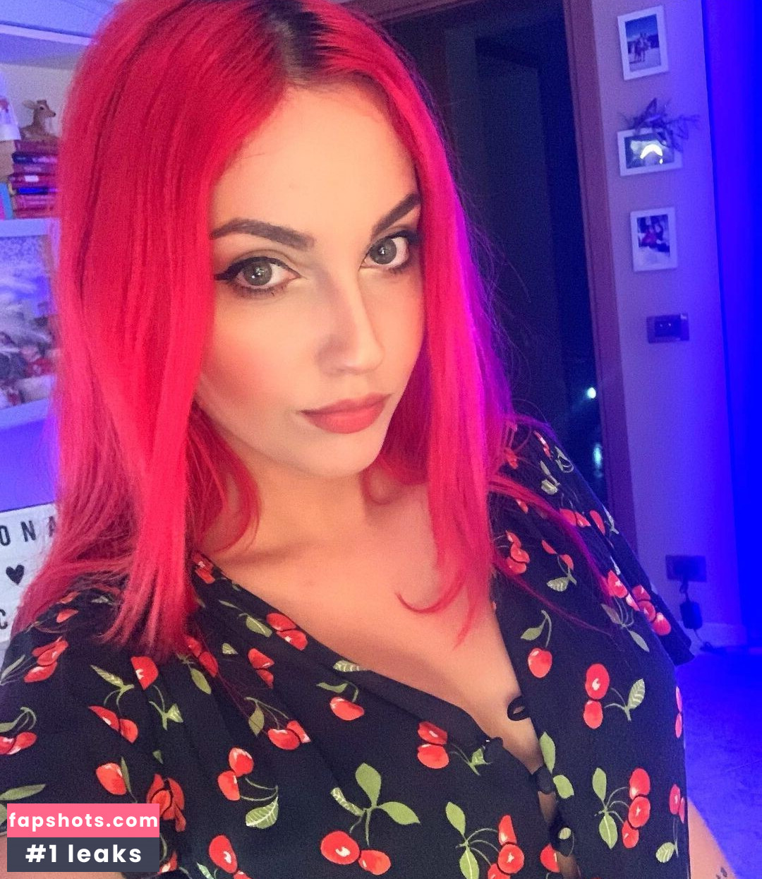 Mona Schon gallery photo #41