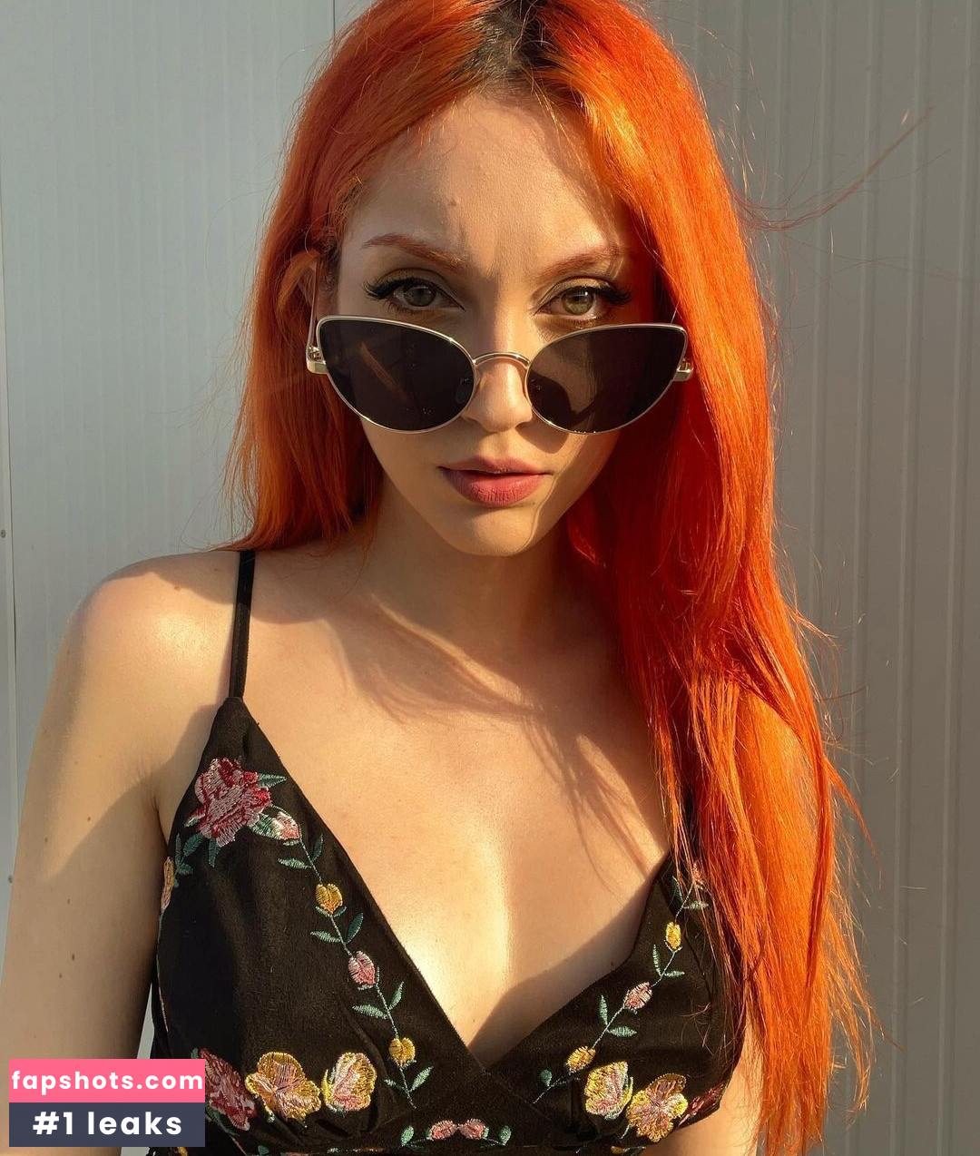 Mona Schon gallery photo #43