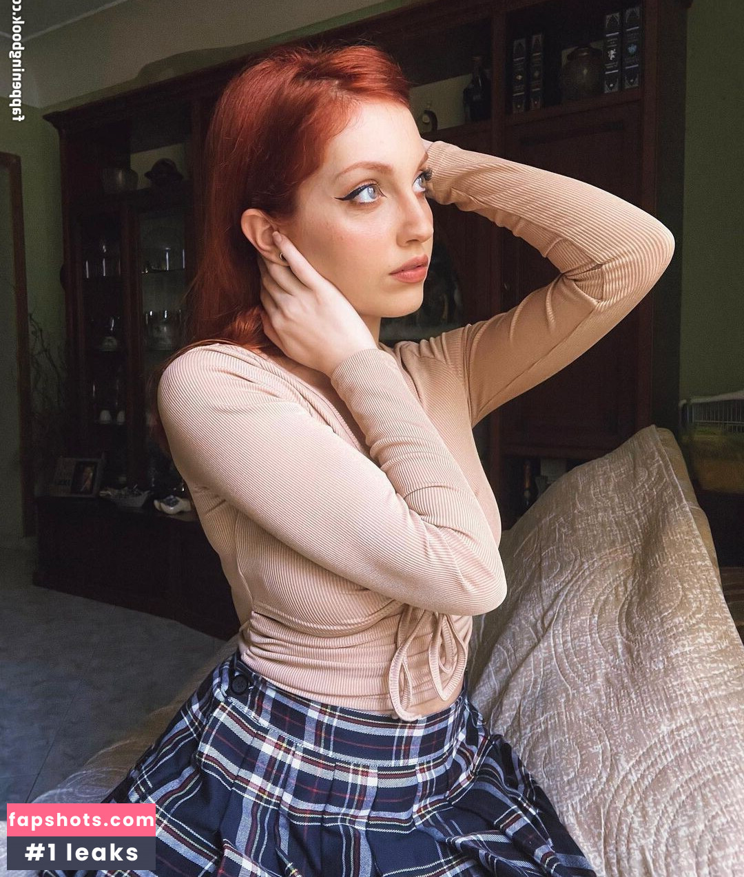 Mona Schon gallery photo #44