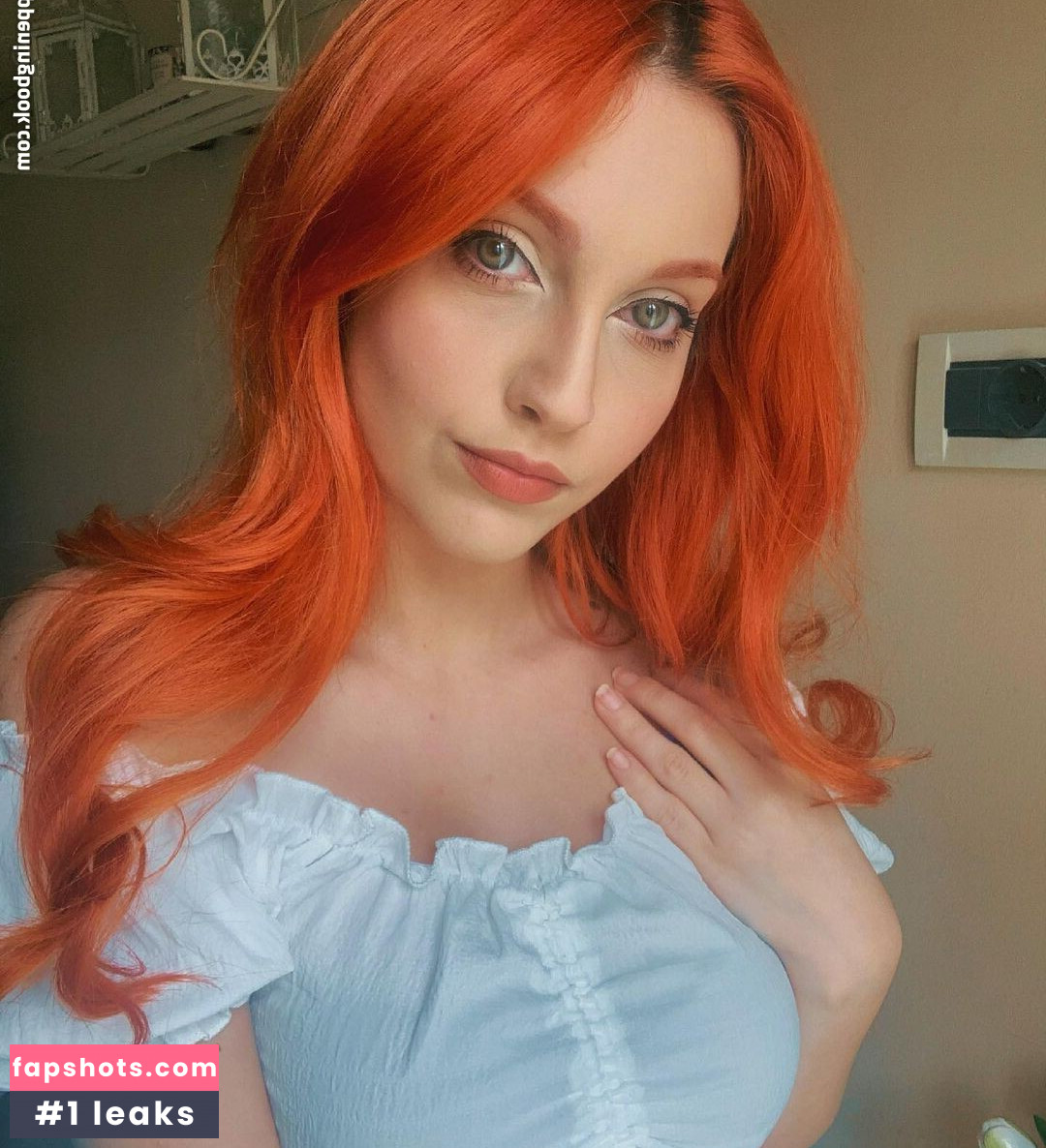 Mona Schon gallery photo #48