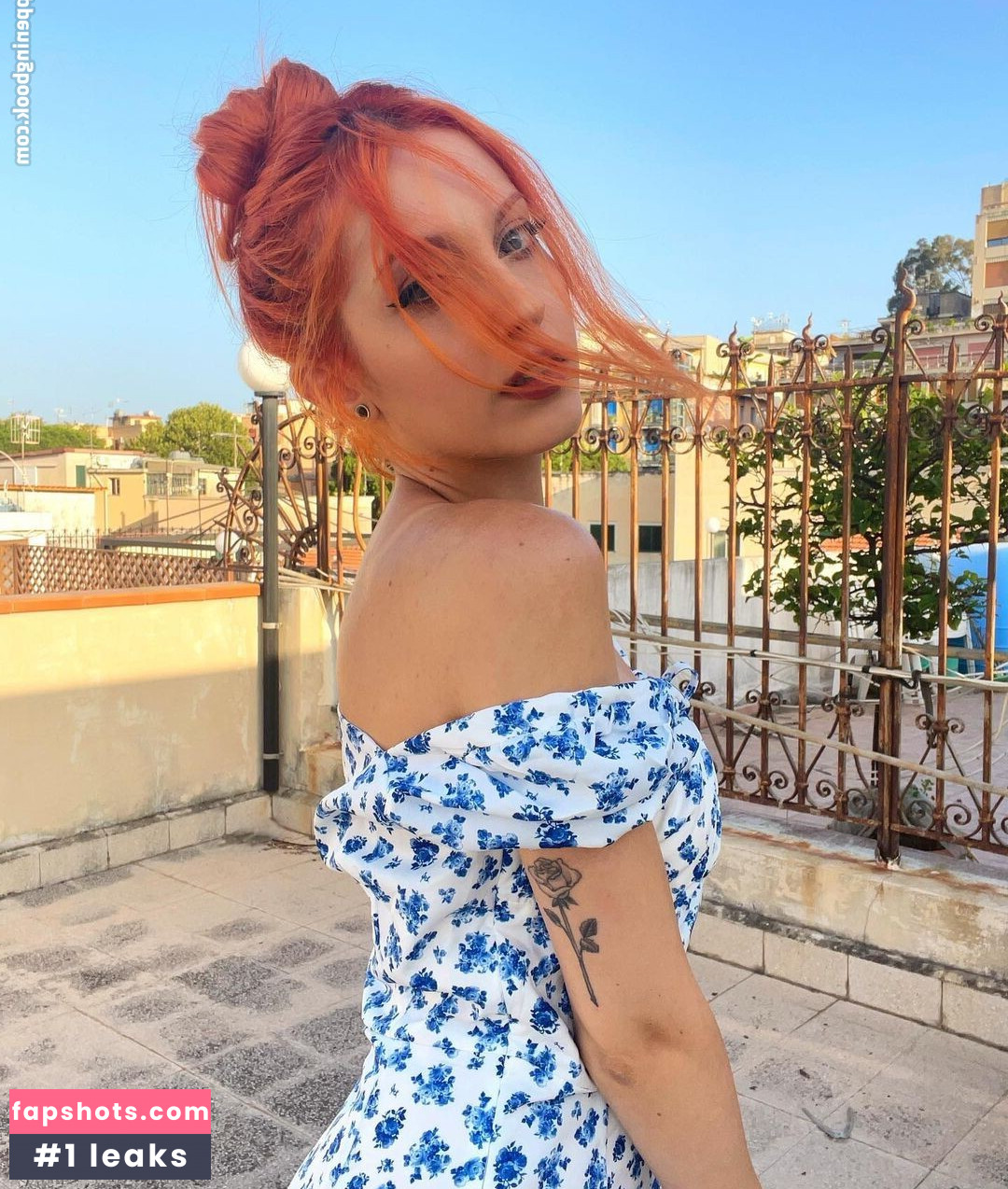 Mona Schon gallery photo #58