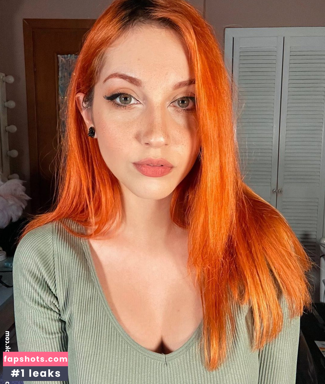 Mona Schon gallery photo #59