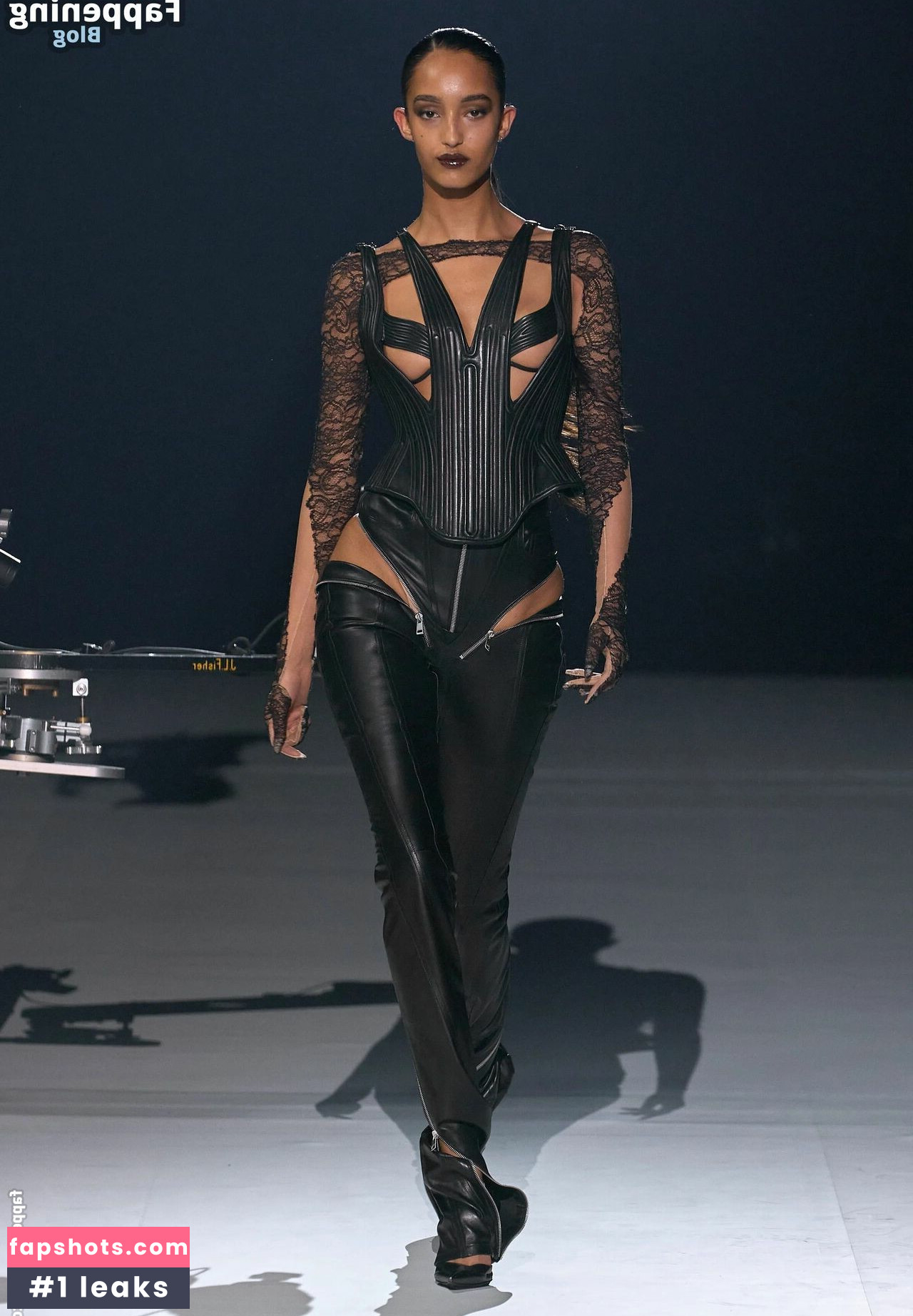 Mona Tougaard gallery photo #31