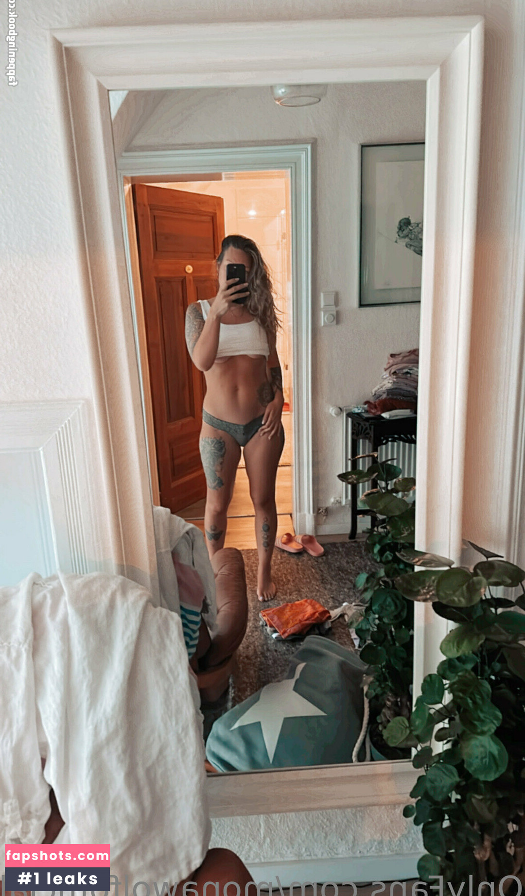 monawolfofficial gallery photo #5