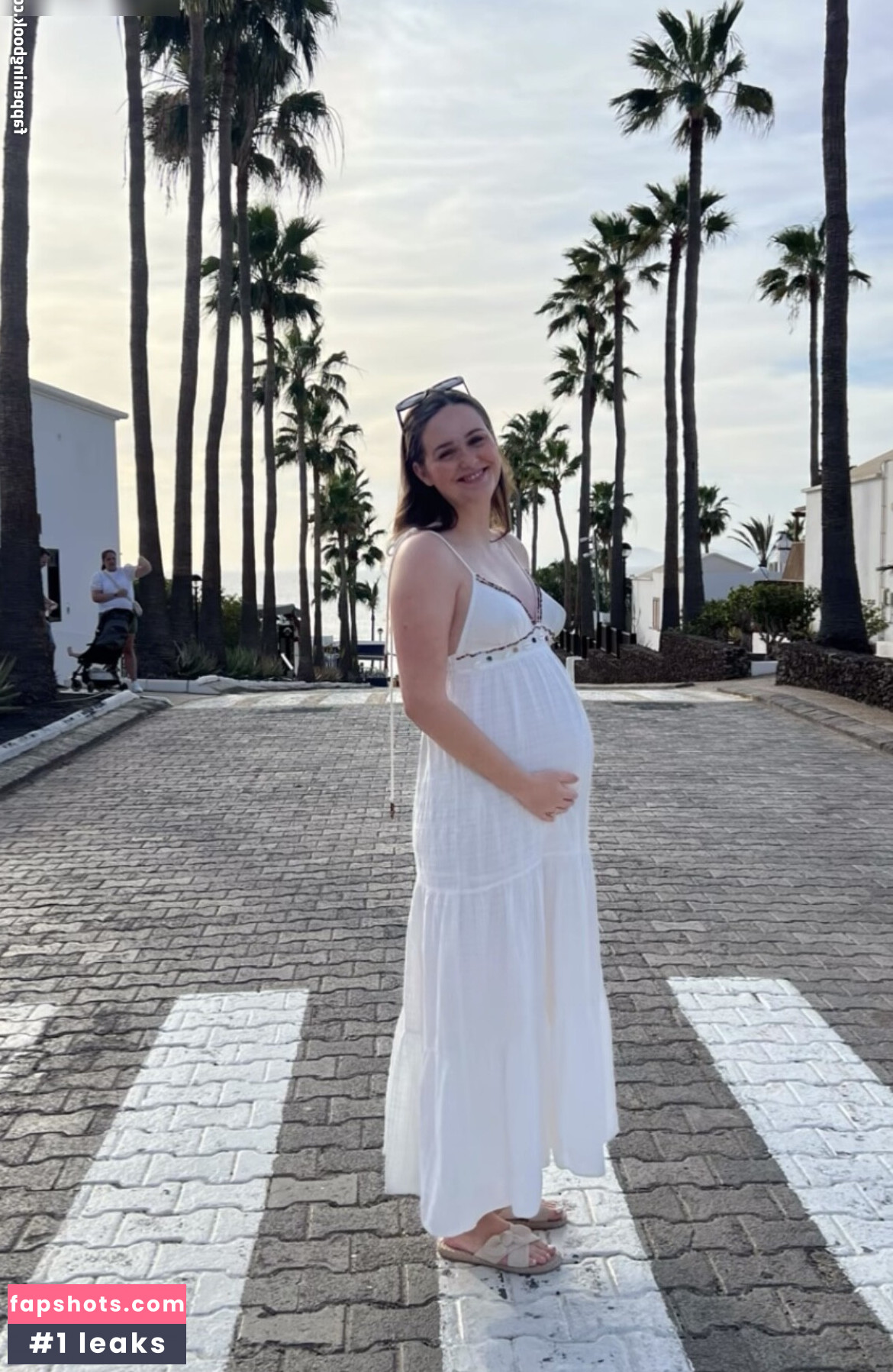 Mone Mahoni gallery photo #6