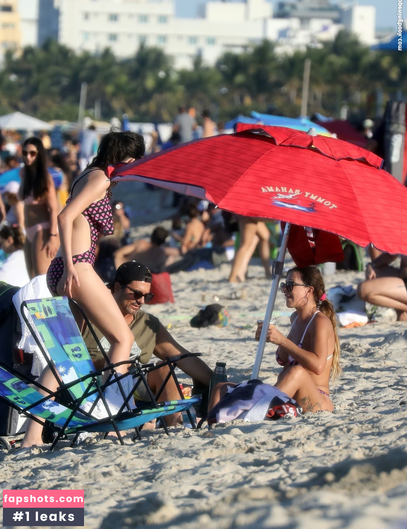 Monica Ayos gallery photo #2