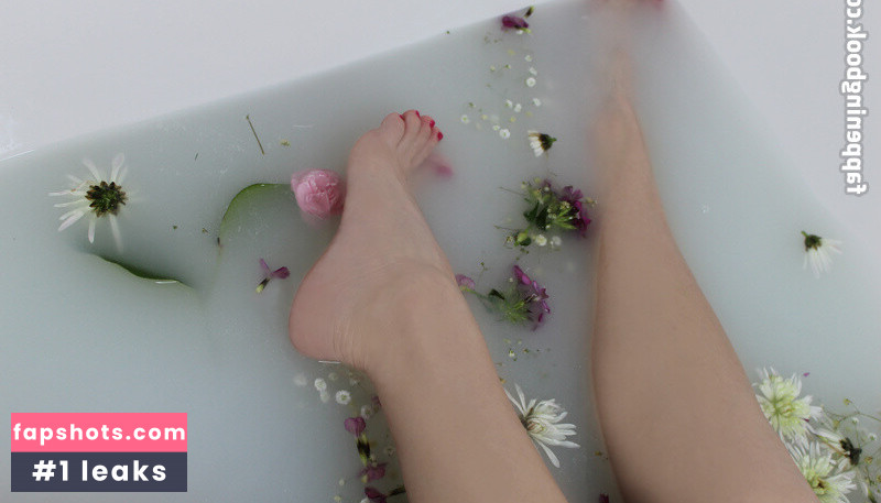 Monica Burns gallery photo #5