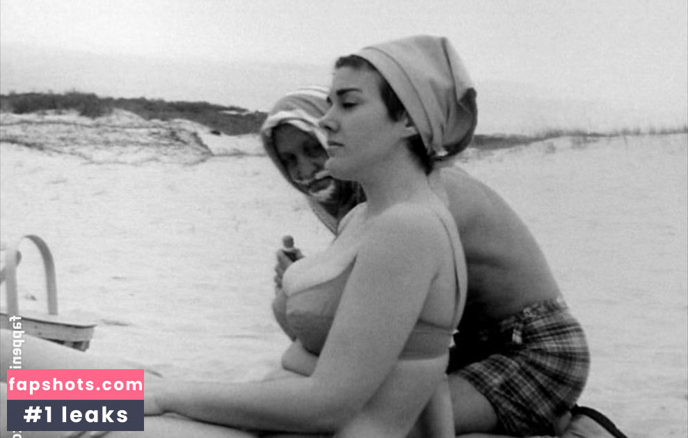 Monica Davis gallery photo #7