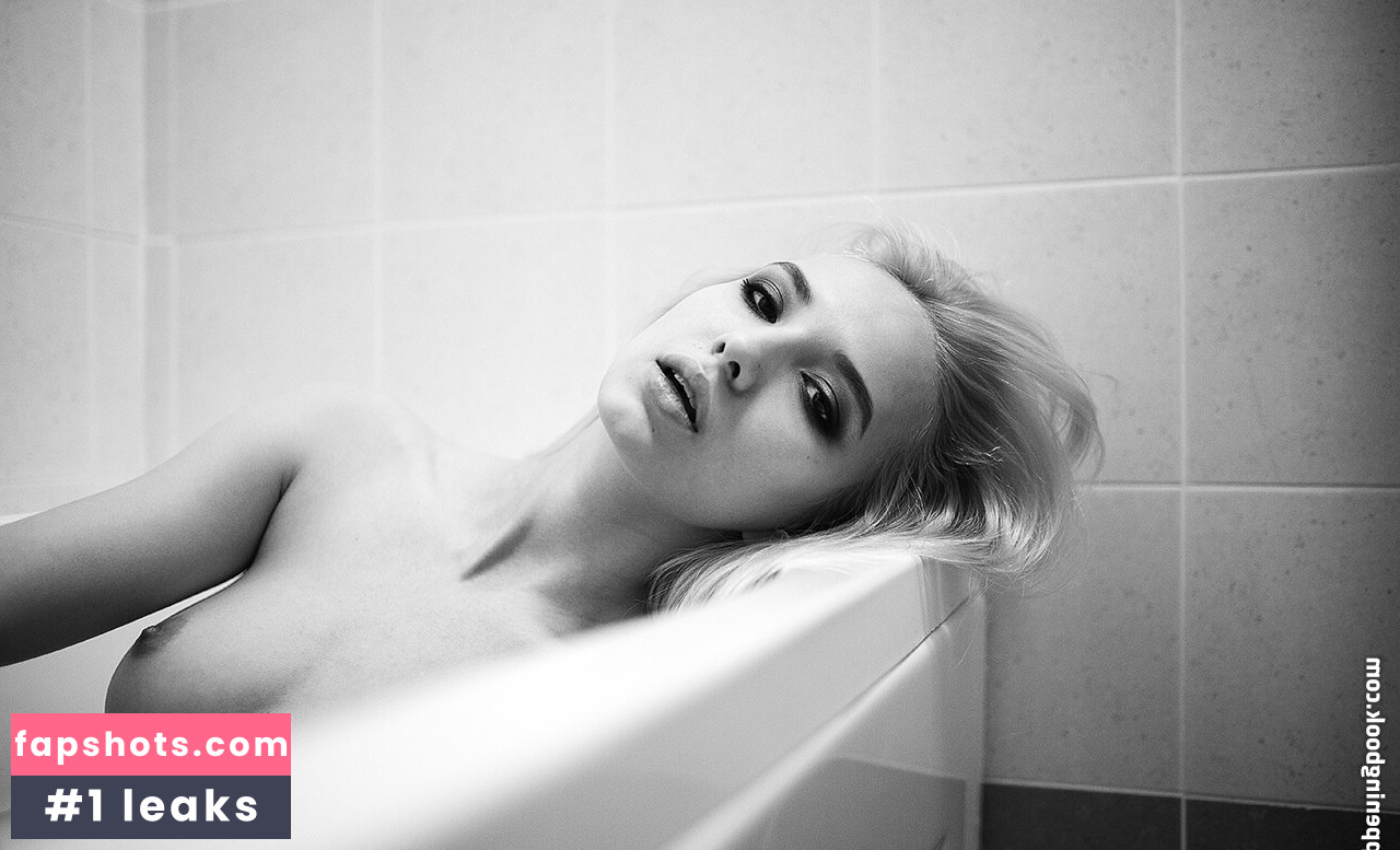 Monica Wasp gallery photo #24