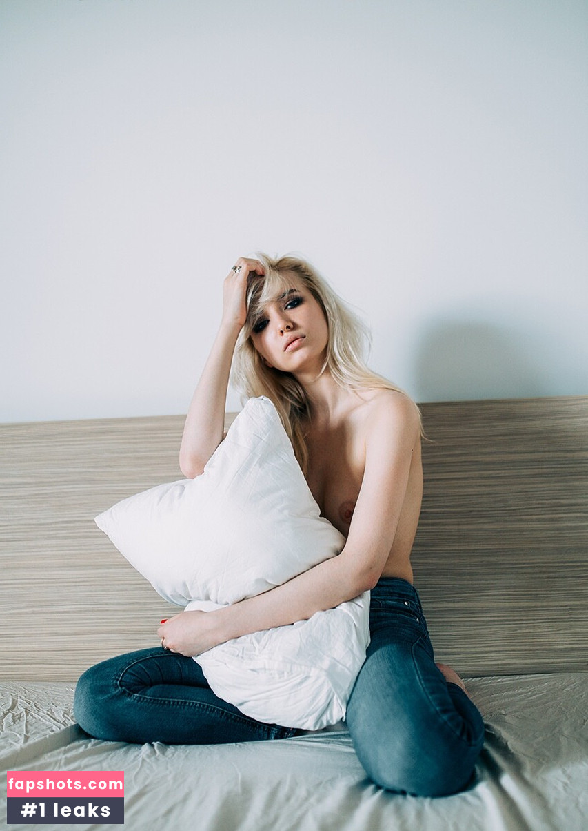 Monica Wasp gallery photo #26