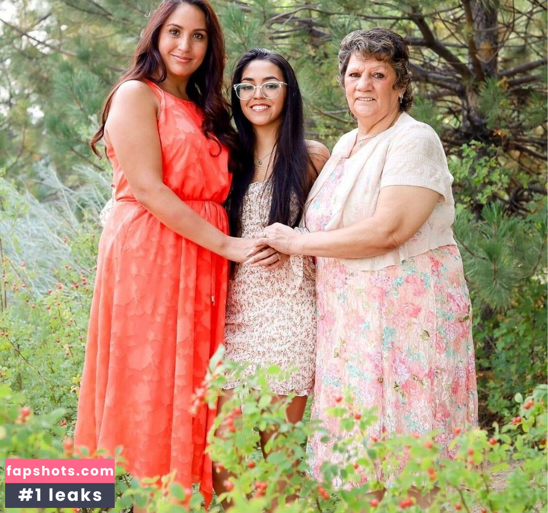 MonicaCumCakes nude babe gallery