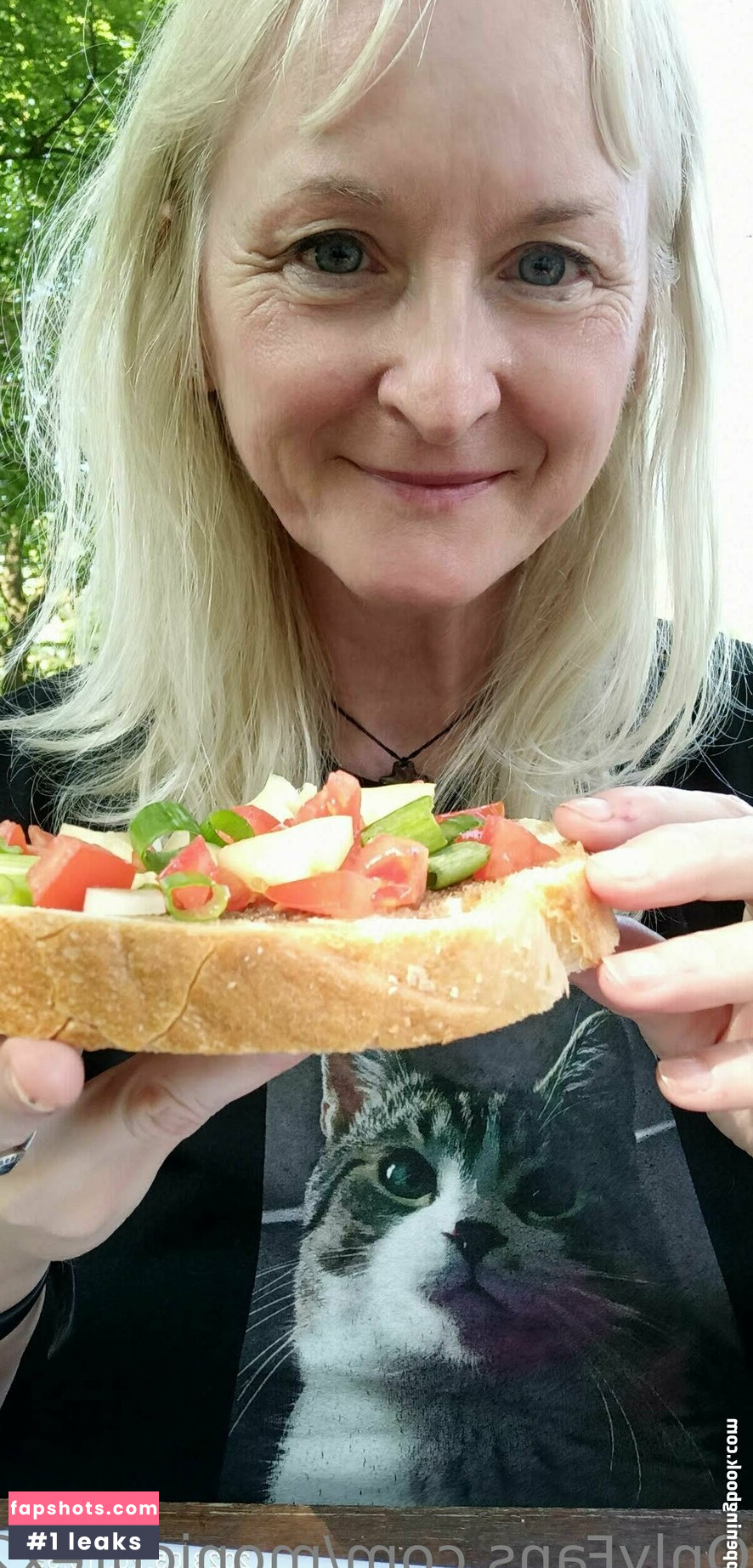 monicutex2 gallery photo #13