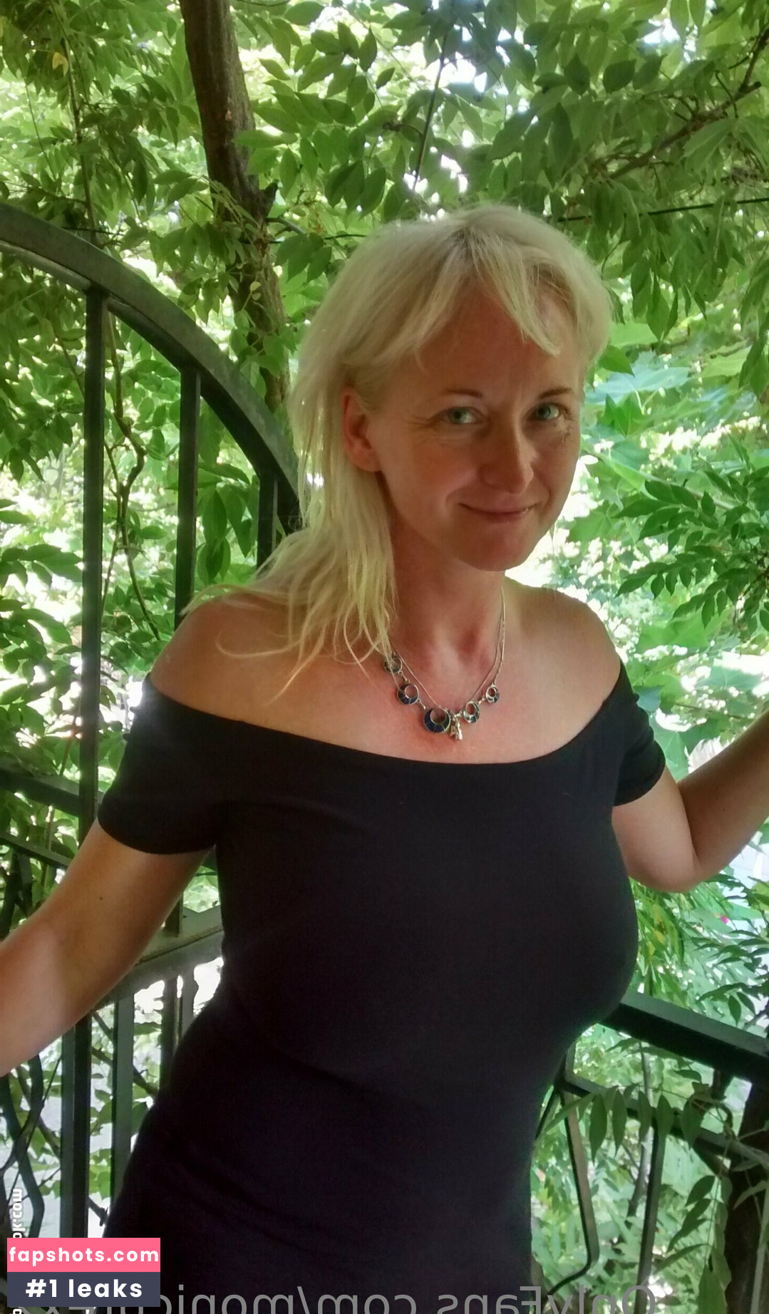 monicutex2 gallery photo #7