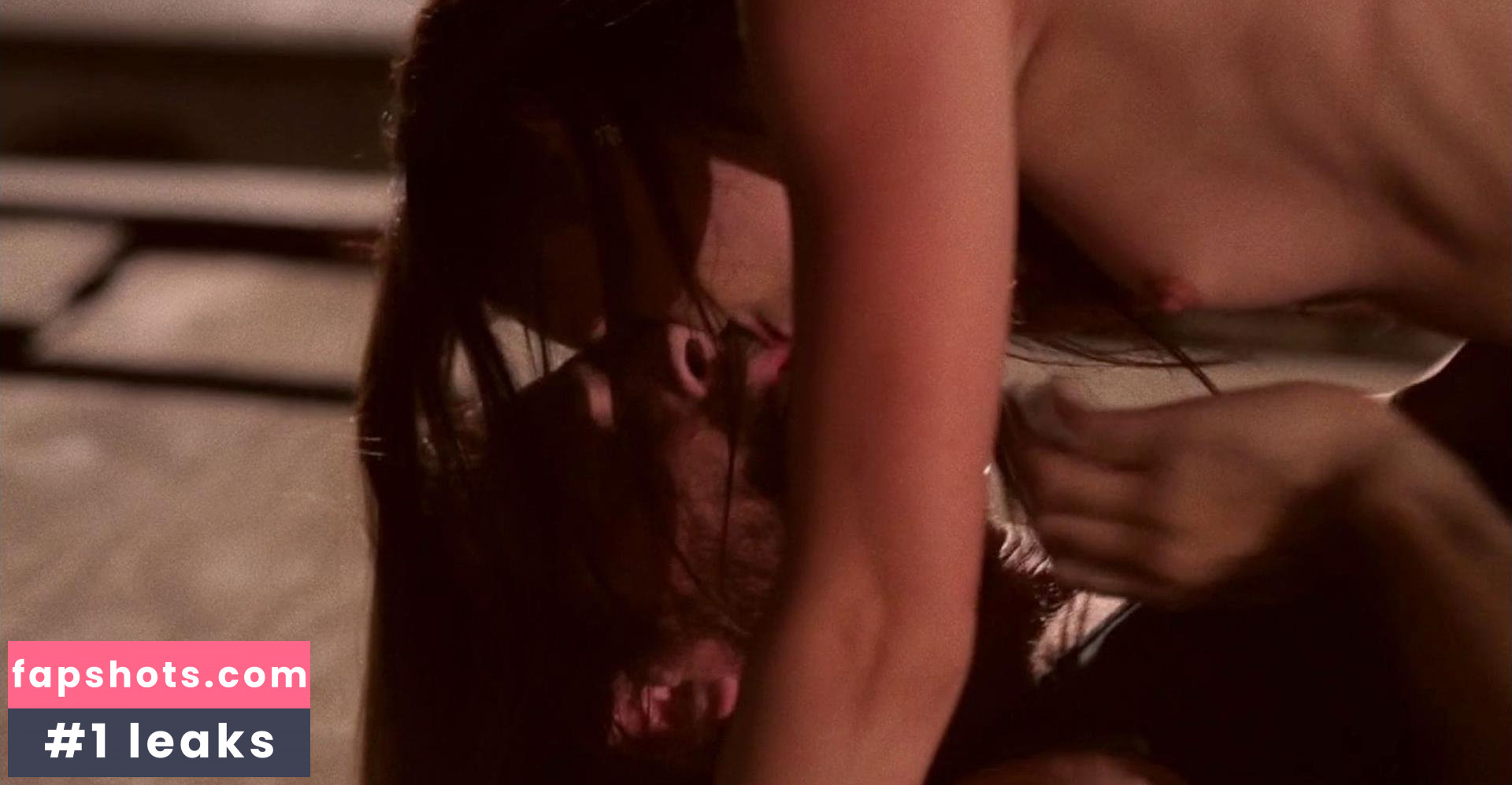 Monique Larratt gallery photo #6