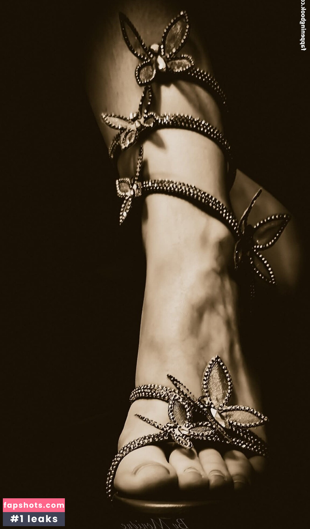 Monique Regnum gallery photo #11