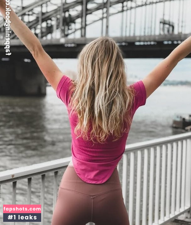 Monique van de Velde gallery photo #5