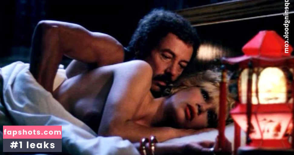 Monique van de Ven gallery photo #33