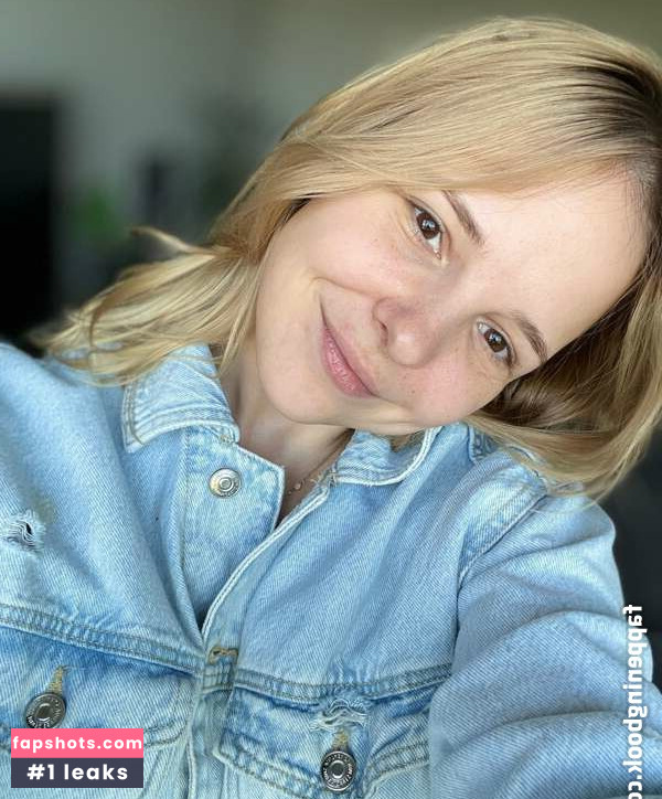 MonroCocos nude babe gallery