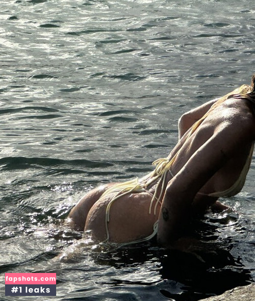 Mons Monday gallery photo #4