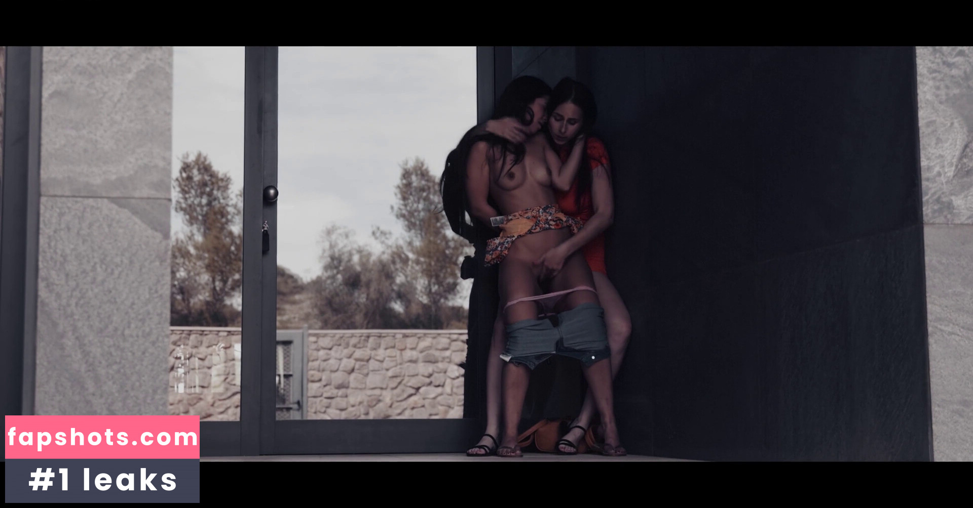 Moona Snake gallery photo #7