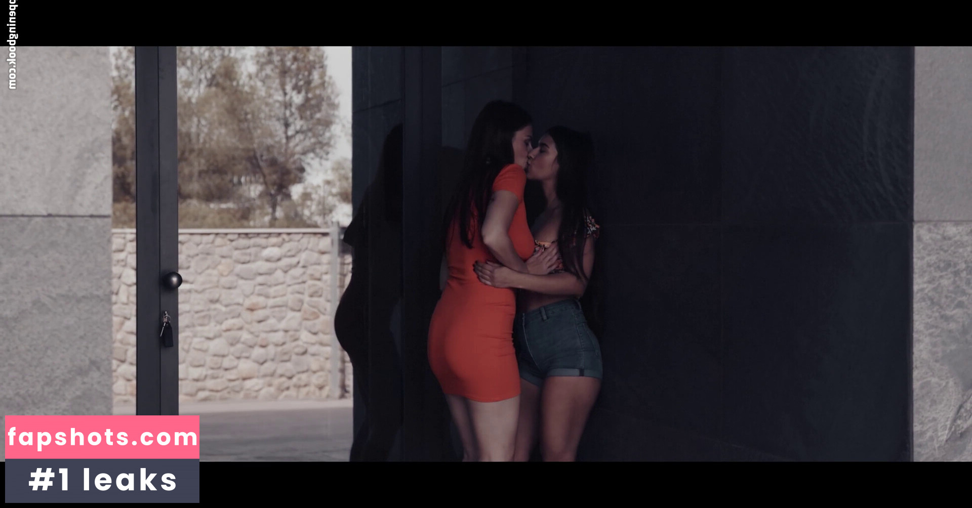 Moona Snake gallery photo #10