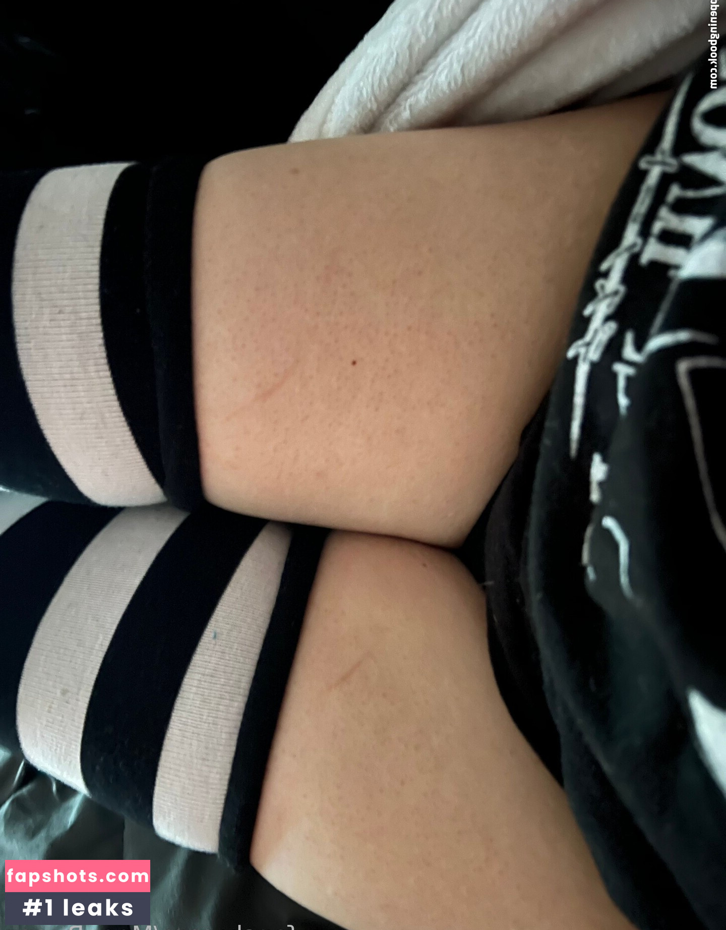 MoonBunnz gallery photo #6