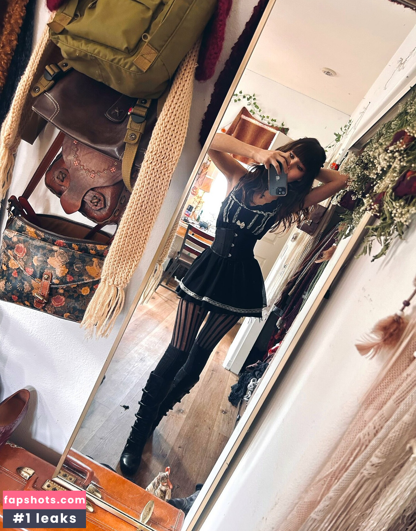 Moongirlevie gallery photo #27