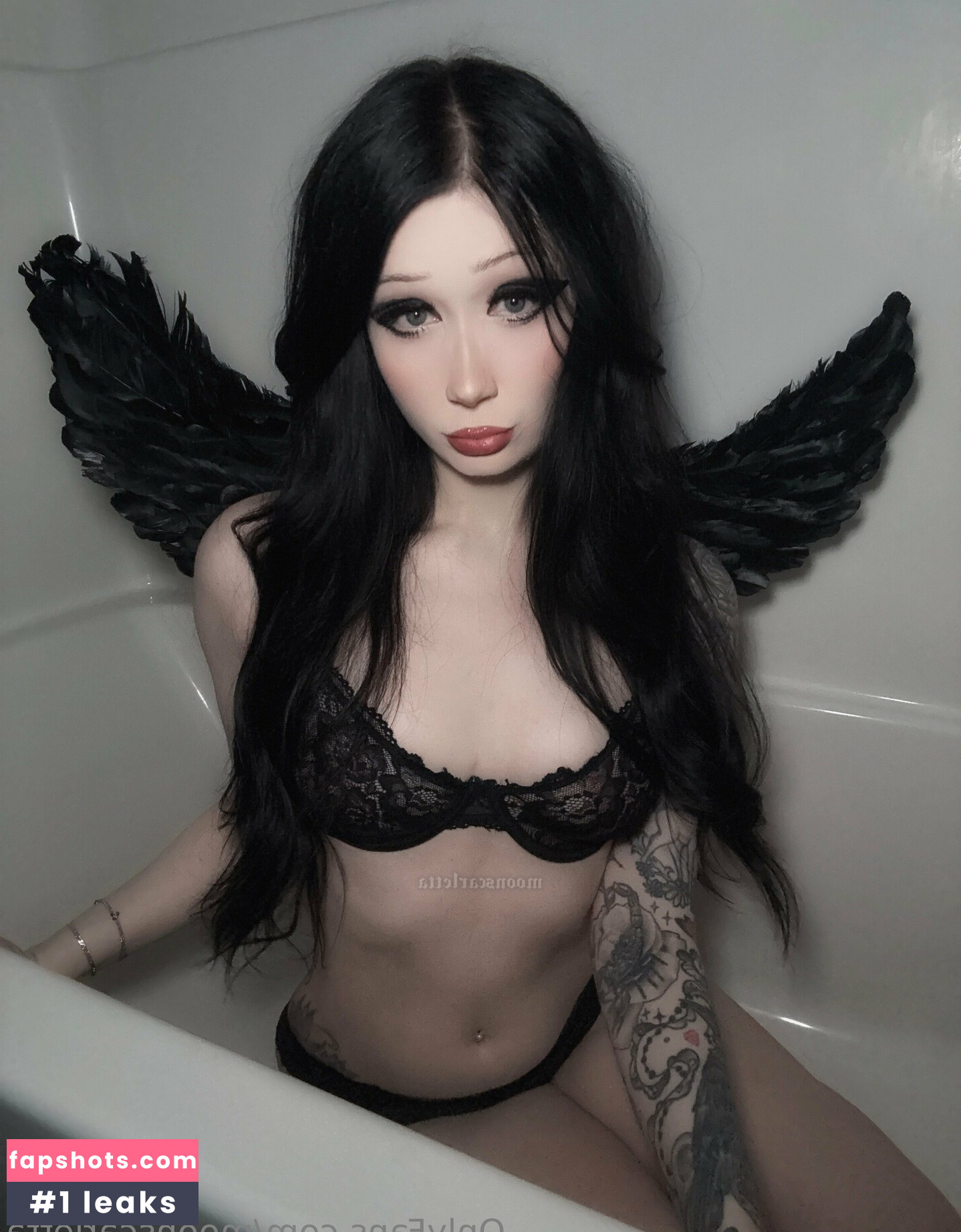 moonscarletta gallery photo #2