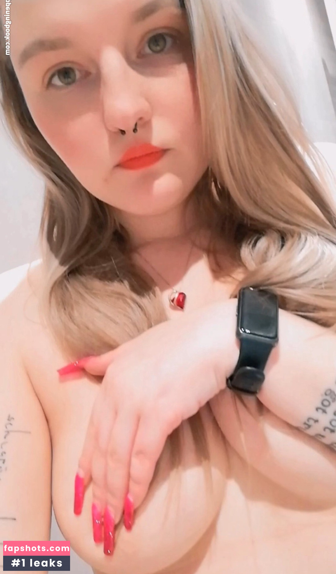 mopsiie gallery photo #2