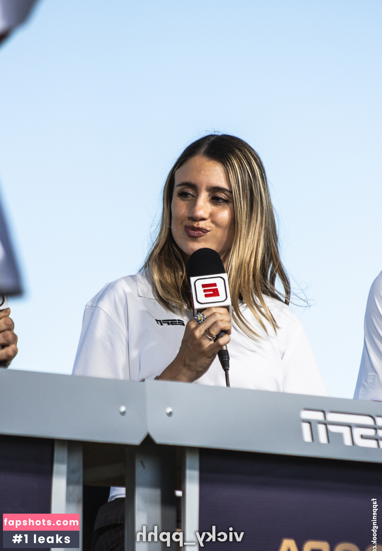 Morena Beltrán gallery photo #3