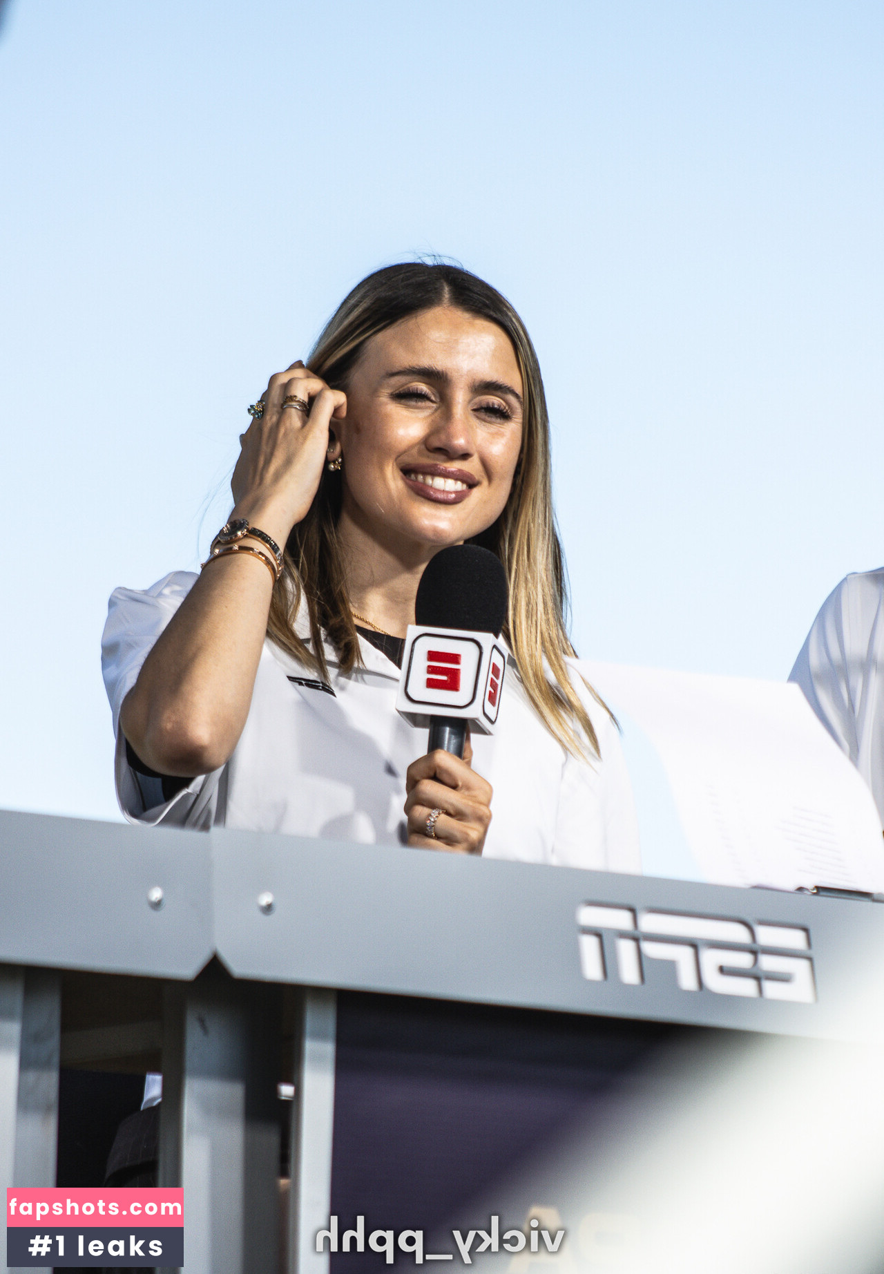 Morena Beltrán gallery photo #10