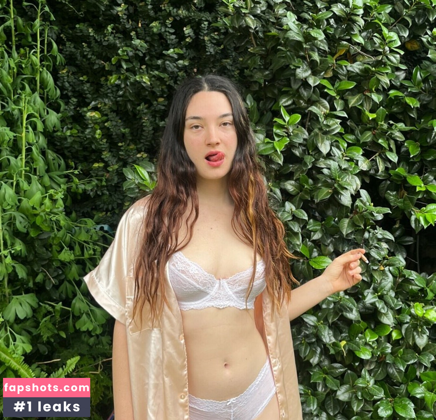 Morena Parenti nude babe gallery